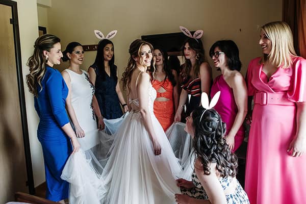 romantic-summer-wedding-kastoria-sunflowers_09