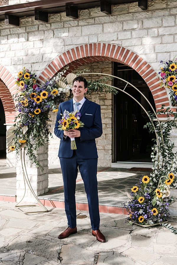 romantic-summer-wedding-kastoria-sunflowers_19