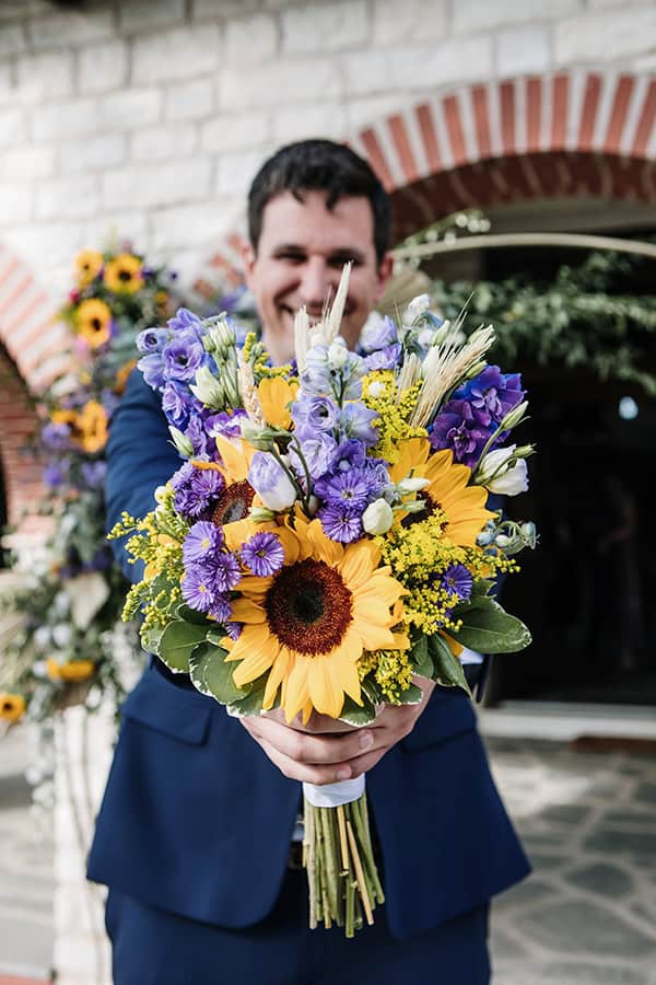 romantic-summer-wedding-kastoria-sunflowers_20