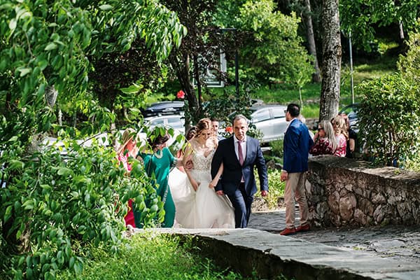 romantic-summer-wedding-kastoria-sunflowers_22