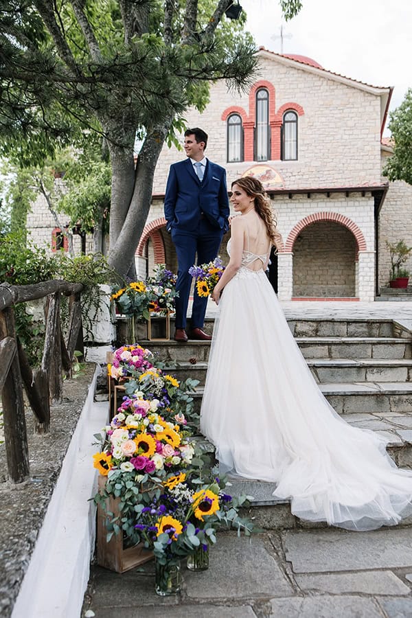 romantic-summer-wedding-kastoria-sunflowers_28