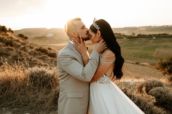 romantic-summer-wedding-nicosia-white-flowers_01