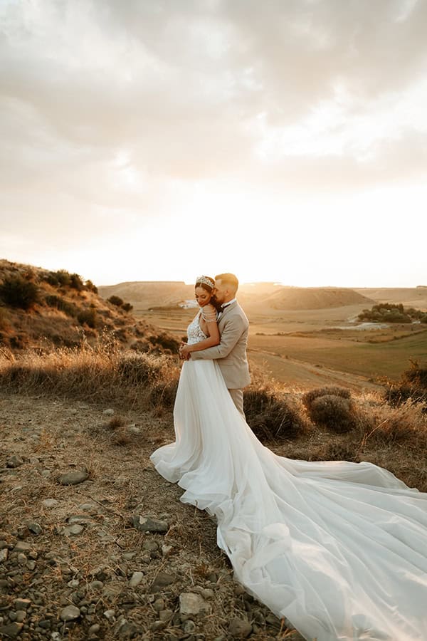 romantic-summer-wedding-nicosia-white-flowers_02