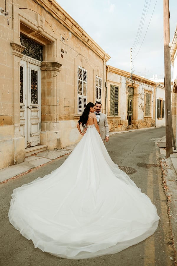 romantic-summer-wedding-nicosia-white-flowers_03