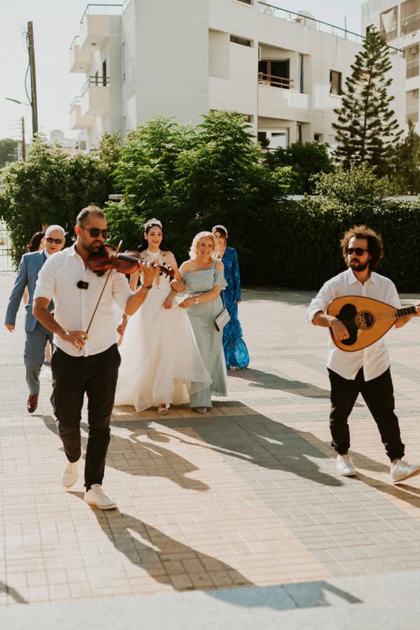 romantic-summer-wedding-nicosia-white-flowers_09
