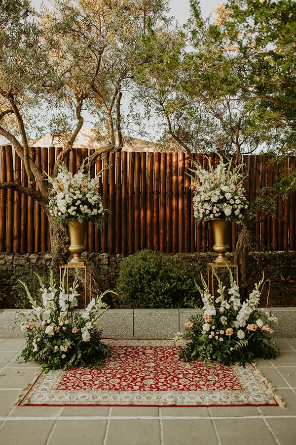 romantic-summer-wedding-nicosia-white-flowers_14