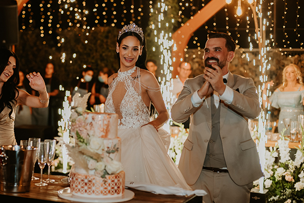 romantic-summer-wedding-nicosia-white-flowers_17