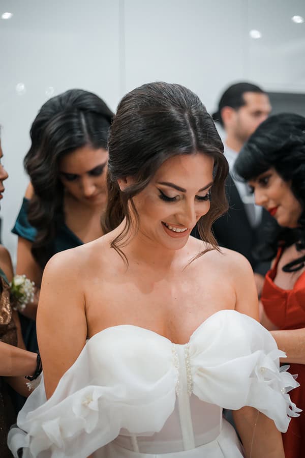 romantic-summer-wedding-rhodes-burgundy-white-roses_11