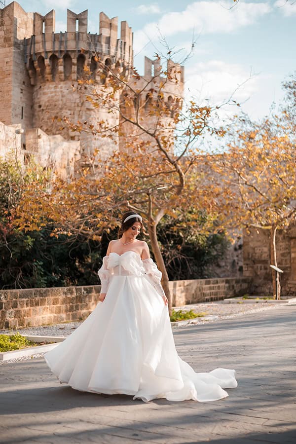 romantic-summer-wedding-rhodes-burgundy-white-roses_14