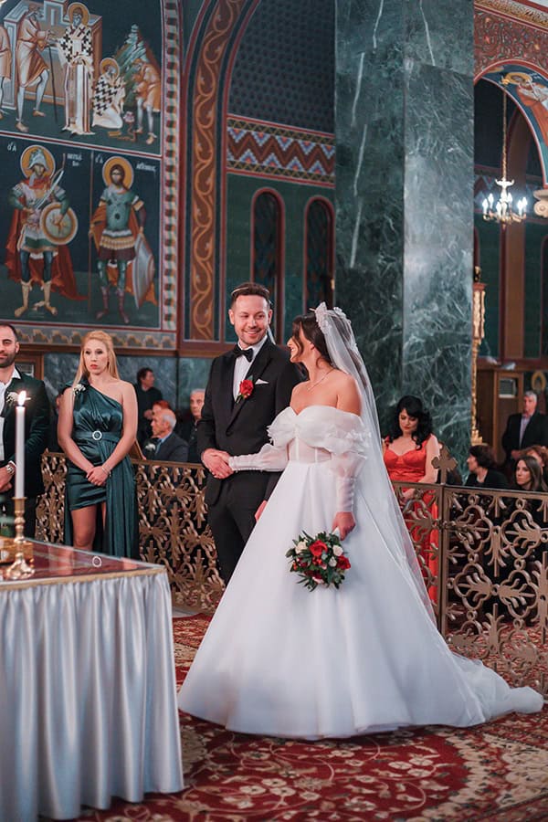 romantic-summer-wedding-rhodes-burgundy-white-roses_20