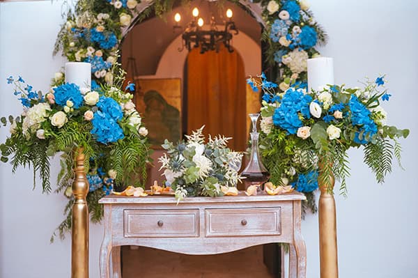 romantic-summer-wedding-white-blue-hydrangeas_13