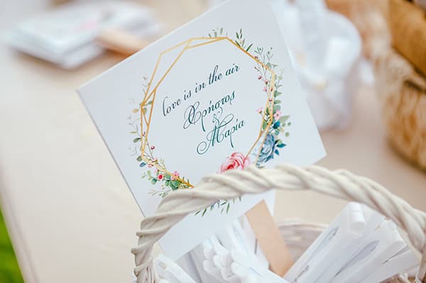 romantic-summer-wedding-white-blue-hydrangeas_14