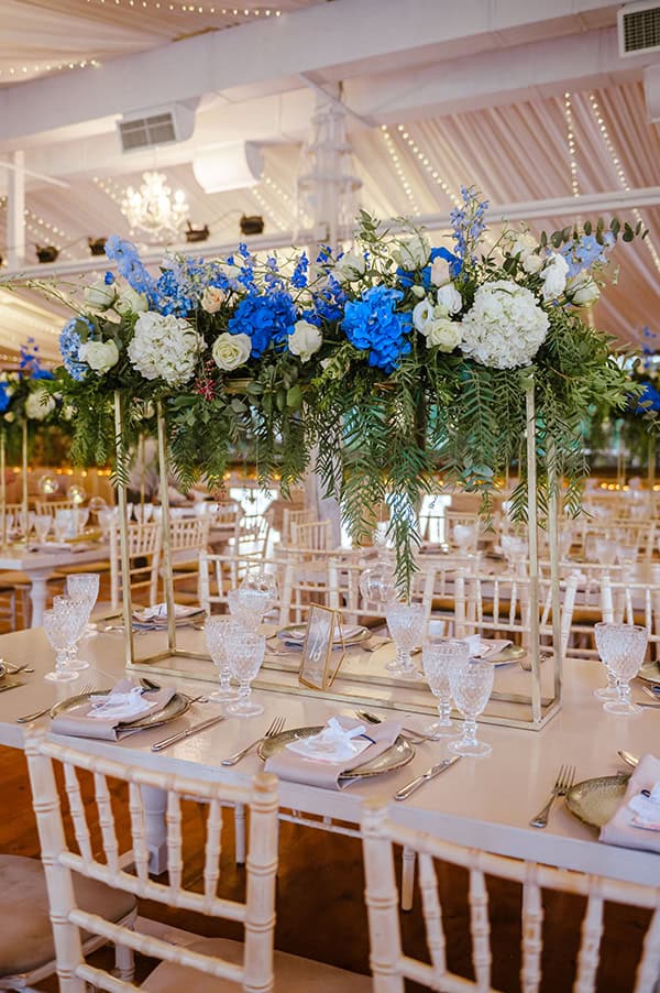 romantic-summer-wedding-white-blue-hydrangeas_24