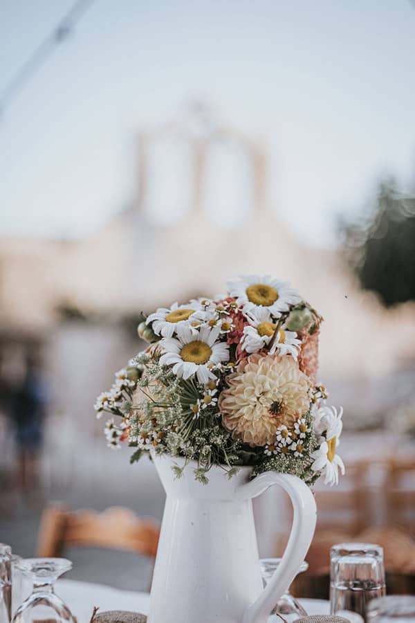 rustic-chic-summer-wedding-folegandros-pale-peach-dahlias-chamomile_39
