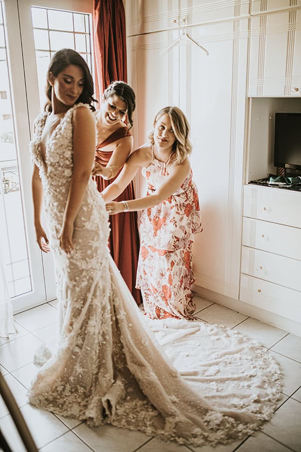 stunning-summer-wedding-galazia-akti-white-flowers-romantic-details_01