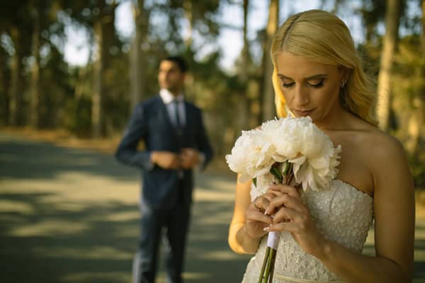 stunning-summer-wedding-galu-seaside-larnaca-romantic-fairyights_03