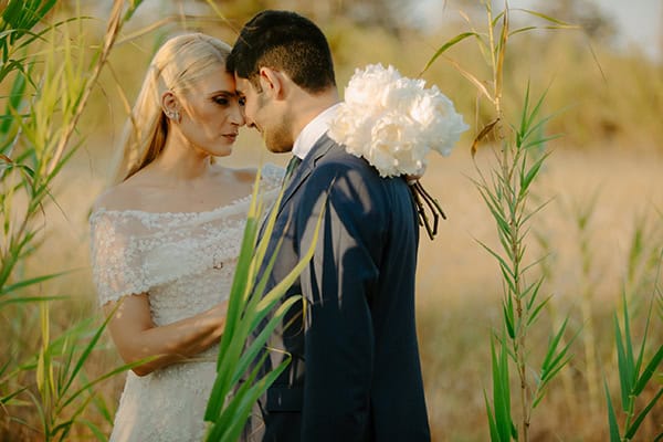 stunning-summer-wedding-galu-seaside-larnaca-romantic-fairyights_94x