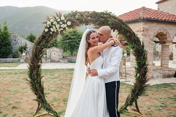 summer-military-wedding-ioannina-pampas-grass-white-flowers_01