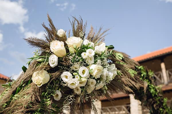 summer-military-wedding-ioannina-pampas-grass-white-flowers_10x