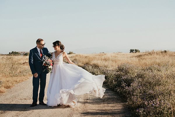 Καλοκαιρινός στρατιωτικός γάμος στη Θεσσαλονίκη με πολύχρωμα άνθη | Ελένη & Ιωάννης