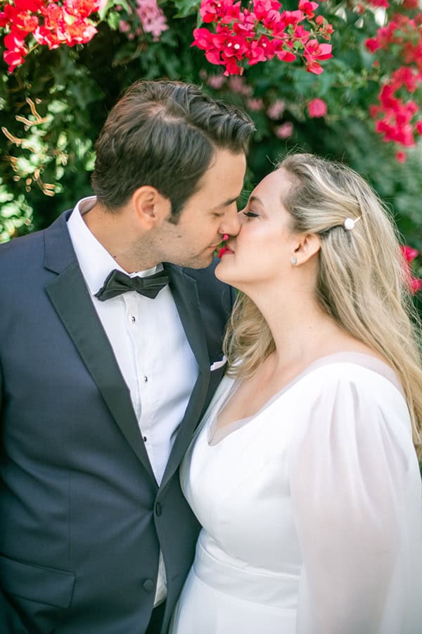 summer-wedding-athens-romantic-details-soft-white-peach-hues_01x