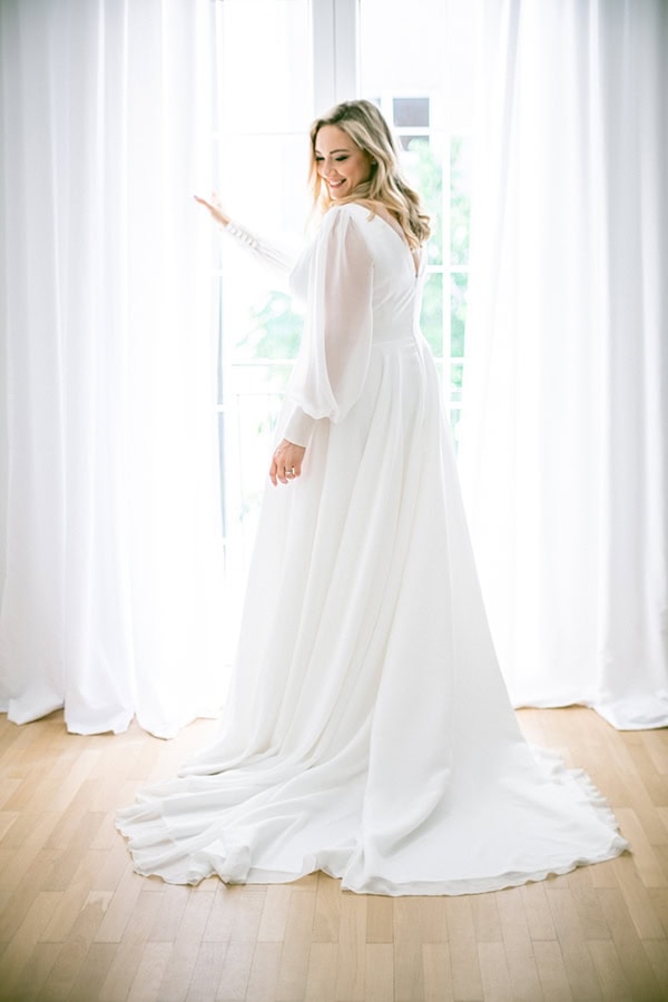 summer-wedding-athens-romantic-details-soft-white-peach-hues_08