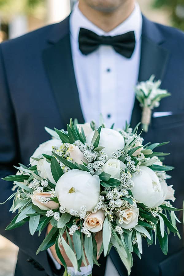 summer-wedding-athens-romantic-details-soft-white-peach-hues_12