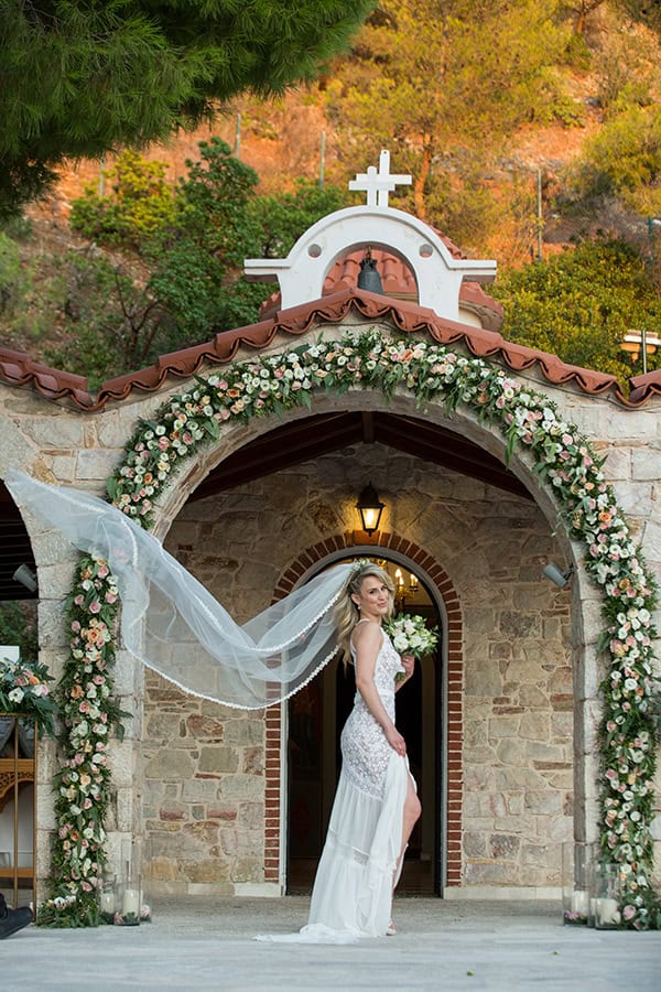 summer-wedding-athens-roses-pale-tones_21
