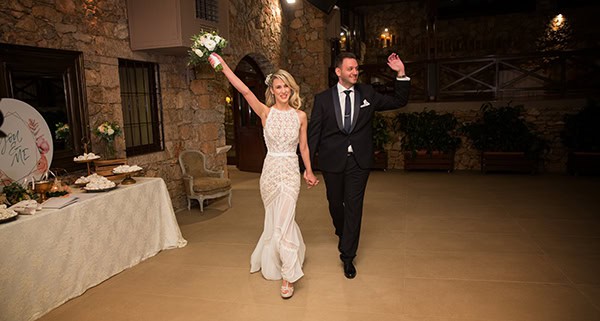 summer-wedding-athens-roses-pale-tones_27