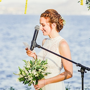 Ολόλευκος φθινοπωρινός γάμος στην Αθήνα με ρομαντικά άνθη και φύλλα ελιάς │ Δήμητρα & Can