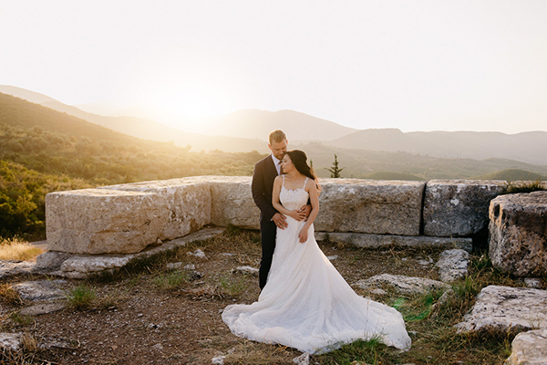 Όμορφος καλοκαιρινός γάμος στην Καλαμάτα με λευκά και ροζ τριαντάφυλλα | Δήμητρα & Αντρέας