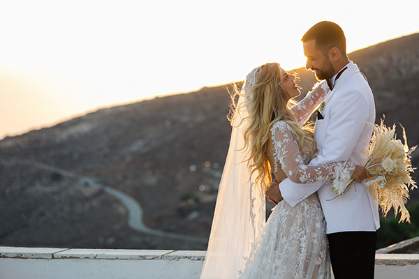 Πανέμορφος καλοκαιρινός γάμος στην Τήνο με pampas grass | Αργυρώ & Γιάννης