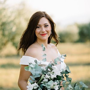 Chic καλοκαιρινός γάμος στην Κοζάνη με πλούσιες ρομαντικές ανθοσυνθέσεις │ Ευδοκία και Αλέξανδρος