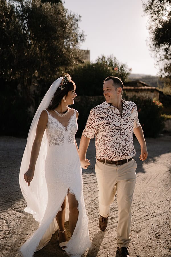 destination-wedding-crete-lovely-pampas-grass-rustic-details_03x