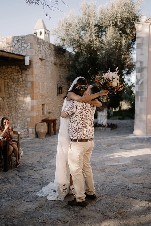 destination-wedding-crete-lovely-pampas-grass-rustic-details_32