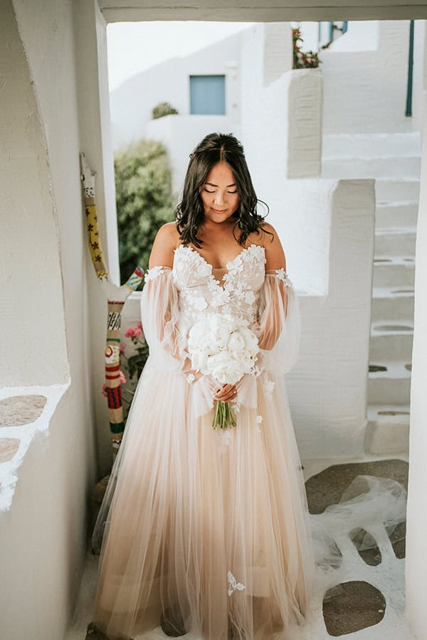 destination-wedding-naxos-white-peach-roses_09