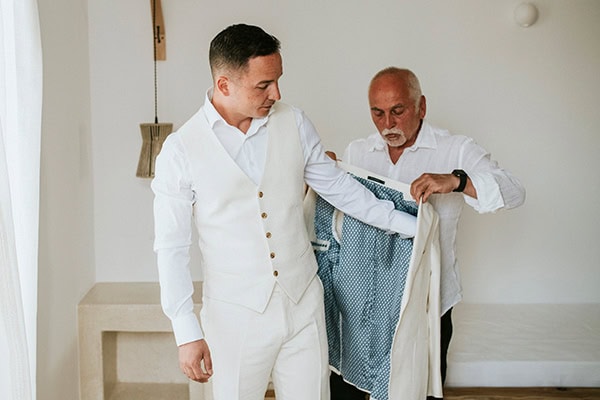 destination-wedding-naxos-white-peach-roses_11