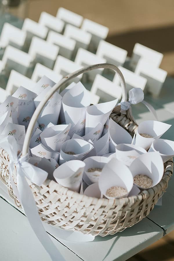 destination-wedding-naxos-white-peach-roses_15