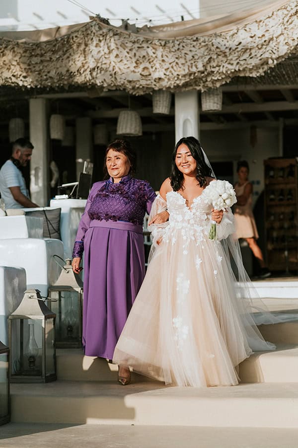 destination-wedding-naxos-white-peach-roses_18