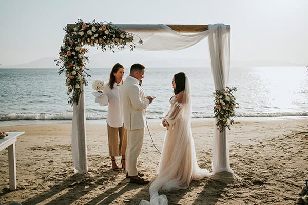 destination-wedding-naxos-white-peach-roses_21