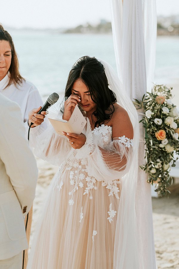 destination-wedding-naxos-white-peach-roses_24