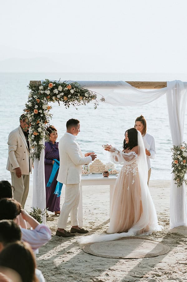 destination-wedding-naxos-white-peach-roses_26