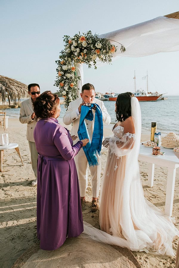 destination-wedding-naxos-white-peach-roses_27