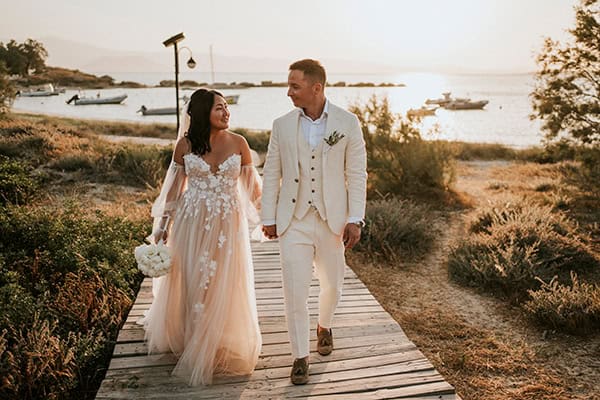 destination-wedding-naxos-white-peach-roses_35
