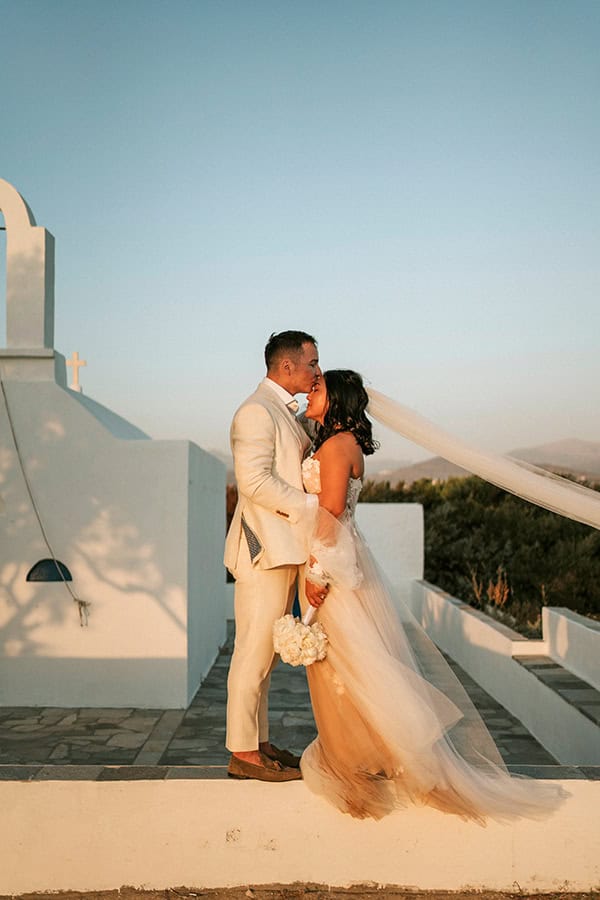 destination-wedding-naxos-white-peach-roses_35x