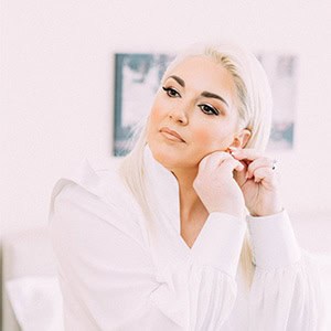 Elegant Χριστουγεννιάτικος γάμος στο Βόλο με μαύρες και χρυσές λεπτομέρειες │ Βασιλική & Δημήτρης