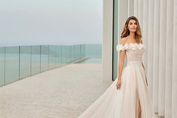 Αιθέρια νυφικά φορέματα για μια σαγηνευτική νυφική εμφάνιση