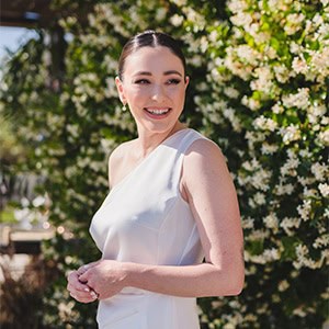 Υπέροχος ανοιξιάτικος γάμος-βάπτιση με λευκά τριαντάφυλλα | Φανή & Χρήστος