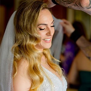 Lovely καλοκαιρινός γάμος στην Αθήνα με πολύχρωμα λουλούδια |  Ευίνα & Νικόλας