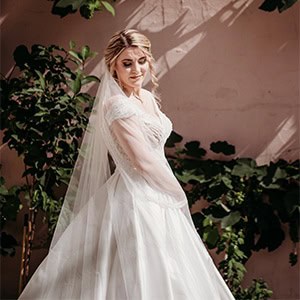 Όμορφος γάμος στη Θεσσαλονίκη με λευκές κάλλες και χρυσές λεπτομέρειες │ Σοφία & Κώστας